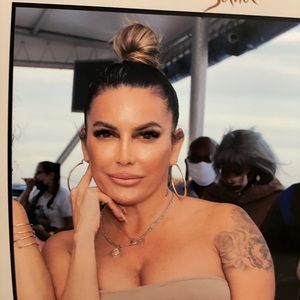 Meet your Posher, Lucy